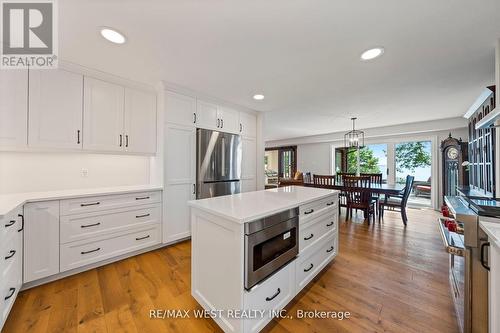 38 Willow Drive, Tiny, ON - Indoor Photo Showing Kitchen
