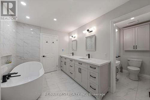 38 Willow Drive, Tiny, ON - Indoor Photo Showing Bathroom