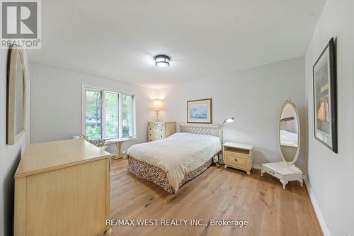 38 Willow Drive, Tiny, ON - Indoor Photo Showing Bedroom