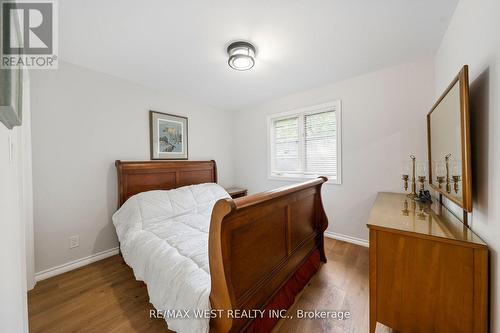 38 Willow Drive, Tiny, ON - Indoor Photo Showing Bedroom