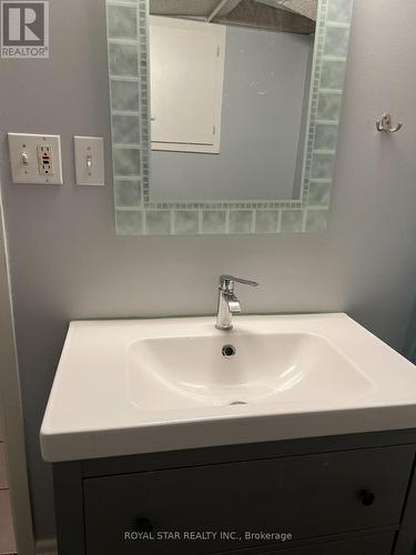 105 Lougheed Road E, Barrie, ON - Indoor Photo Showing Bathroom