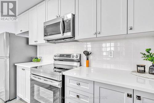 20 Spry Lane, Barrie, ON - Indoor Photo Showing Kitchen