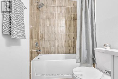 20 Spry Lane, Barrie, ON - Indoor Photo Showing Bathroom