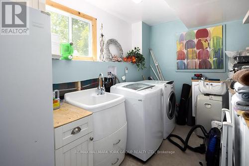 90 Manning Avenue, Collingwood, ON - Indoor Photo Showing Laundry Room