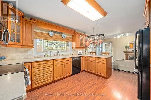 186 Charles Street, Central Elgin, ON - Indoor Photo Showing Kitchen With Double Sink