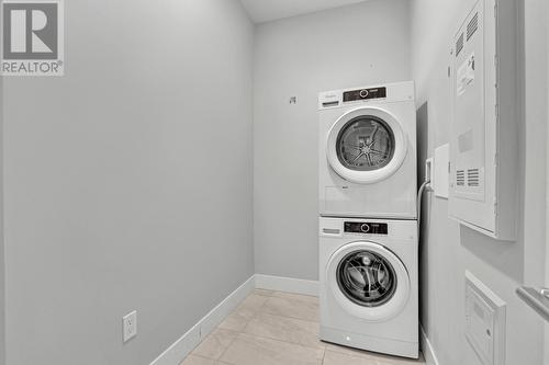 4319 2180 Kelly Avenue, Port Coquitlam, BC - Indoor Photo Showing Laundry Room