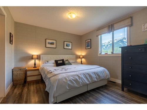 4103 Hill Road, Fernie, BC - Indoor Photo Showing Bedroom