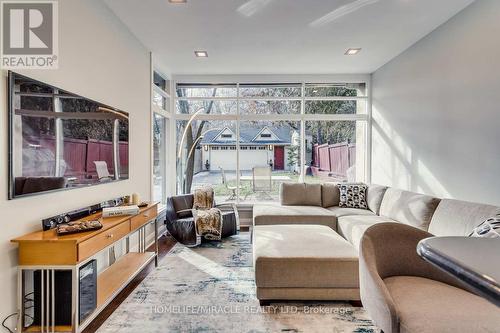 70 Standish Avenue, Toronto, ON - Indoor Photo Showing Living Room
