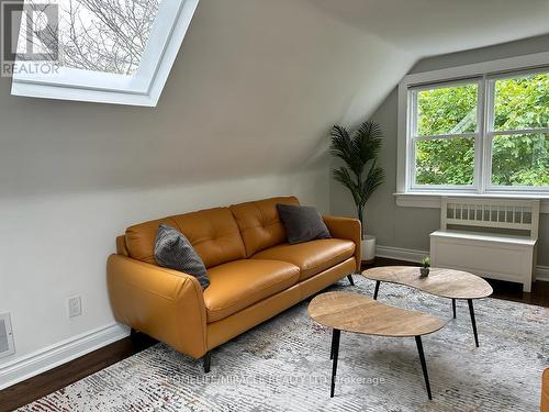 70 Standish Avenue, Toronto, ON - Indoor Photo Showing Living Room