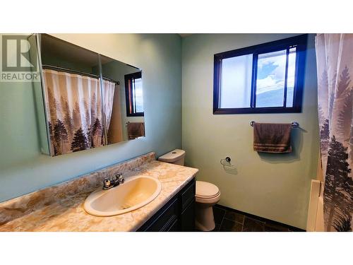 1863 Grandview Avenue, Lumby, BC - Indoor Photo Showing Bathroom
