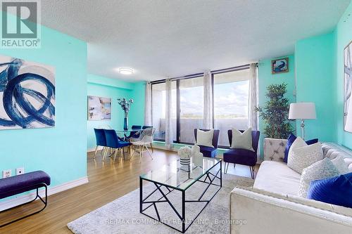 712 - 301 Prudential Drive, Toronto, ON - Indoor Photo Showing Living Room