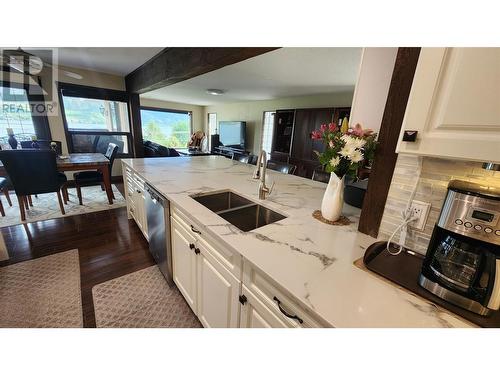 7959 Tronson Road, Vernon, BC - Indoor Photo Showing Kitchen With Double Sink