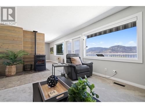 1166 Davenport Avenue, Penticton, BC - Indoor Photo Showing Living Room With Fireplace