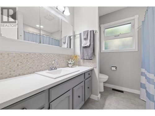 1166 Davenport Avenue, Penticton, BC - Indoor Photo Showing Bathroom