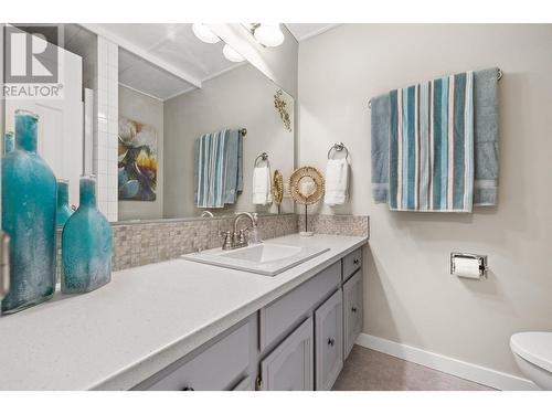 1166 Davenport Avenue, Penticton, BC - Indoor Photo Showing Bathroom