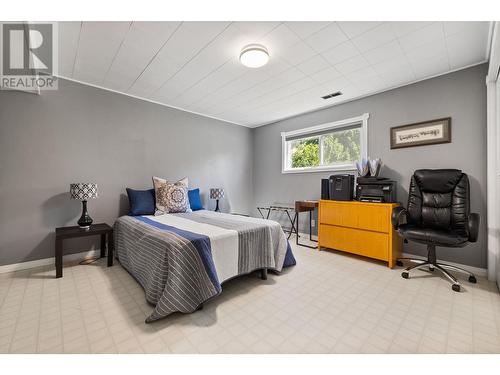 1166 Davenport Avenue, Penticton, BC - Indoor Photo Showing Bedroom