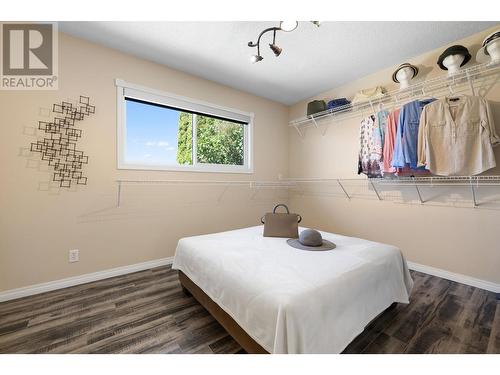 1166 Davenport Avenue, Penticton, BC - Indoor Photo Showing Bedroom