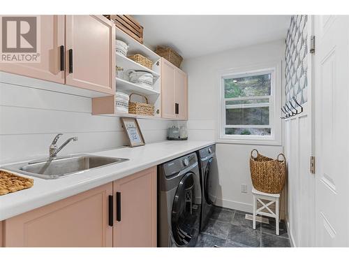 468 Rose Valley Road, West Kelowna, BC - Indoor Photo Showing Laundry Room