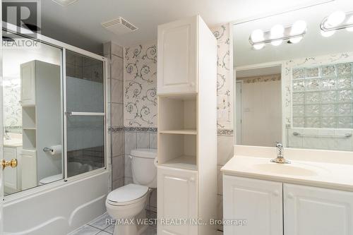 380 Tareyton Road, Richmond Hill, ON - Indoor Photo Showing Bathroom