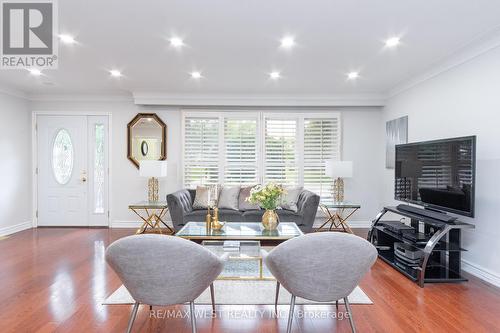 380 Tareyton Road, Richmond Hill, ON - Indoor Photo Showing Living Room