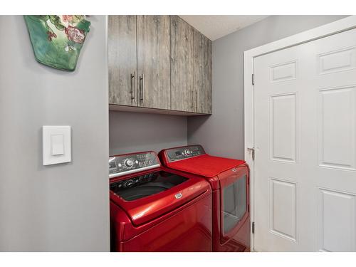 648 8Th Street, Castlegar, BC - Indoor Photo Showing Laundry Room
