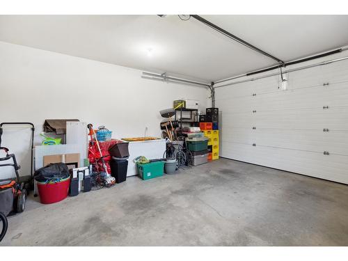 648 8Th Street, Castlegar, BC - Indoor Photo Showing Garage