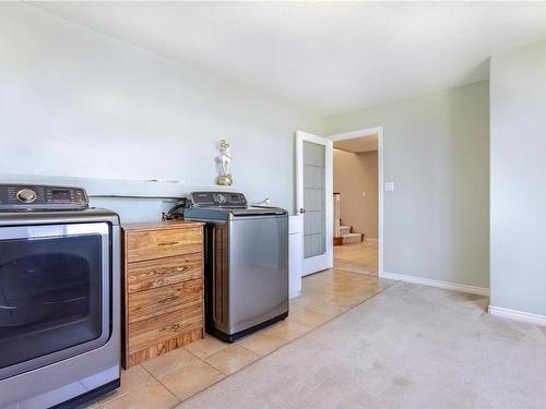 2127 Wren Pl, Nanaimo, BC - Indoor Photo Showing Laundry Room