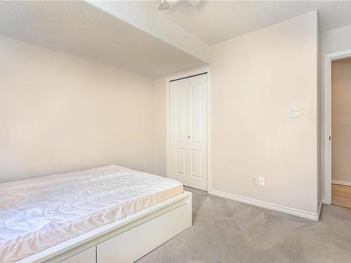 2127 Wren Pl, Nanaimo, BC - Indoor Photo Showing Bedroom