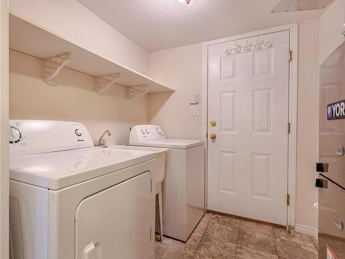 2127 Wren Pl, Nanaimo, BC - Indoor Photo Showing Laundry Room