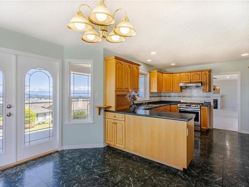 2127 Wren Pl, Nanaimo, BC - Indoor Photo Showing Kitchen