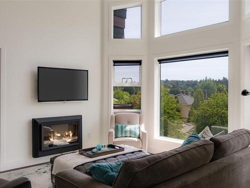 303-2589 Penrhyn St, Saanich, BC - Indoor Photo Showing Living Room With Fireplace