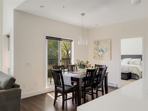 303-2589 Penrhyn St, Saanich, BC - Indoor Photo Showing Dining Room