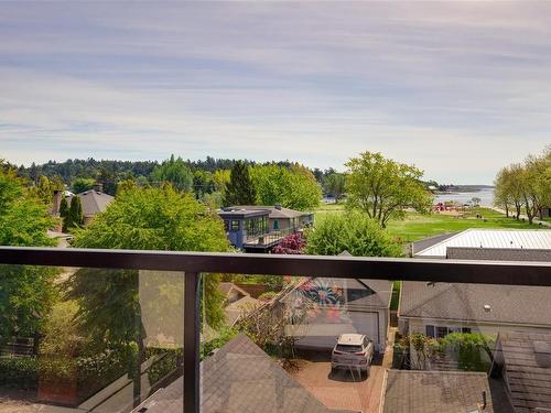 303-2589 Penrhyn St, Saanich, BC - Outdoor With View