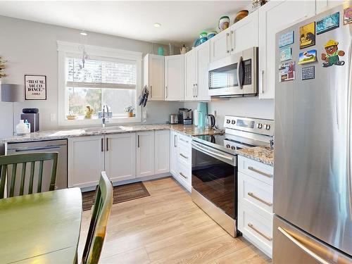 2168 Winfield Dr, Sooke, BC - Indoor Photo Showing Kitchen