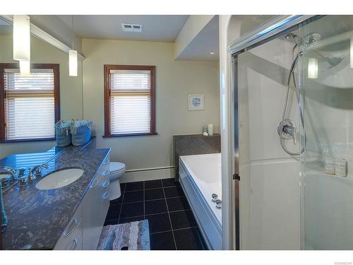 2106 Marne St, Oak Bay, BC - Indoor Photo Showing Bathroom