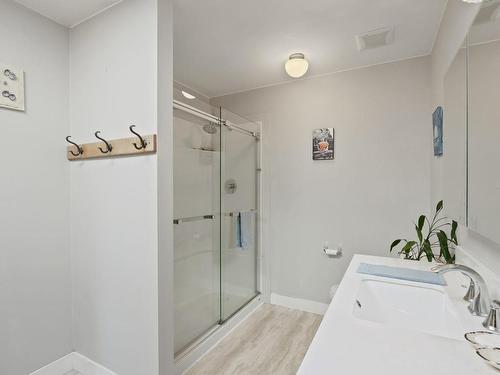 2910 Bood Rd, Courtenay, BC - Indoor Photo Showing Bathroom