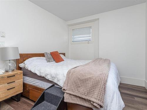 1317 Vimy Pl, Victoria, BC - Indoor Photo Showing Bedroom