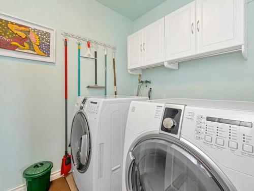 902-1015 Pandora Ave, Victoria, BC - Indoor Photo Showing Laundry Room