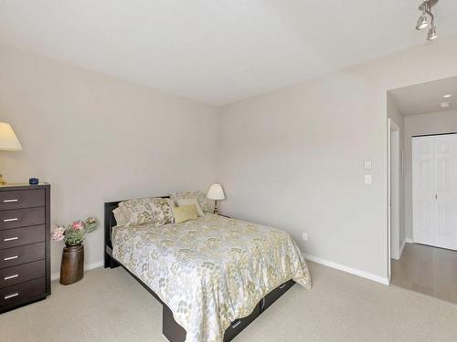 902-1015 Pandora Ave, Victoria, BC - Indoor Photo Showing Bedroom