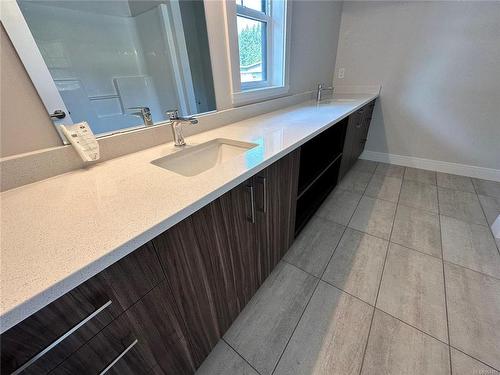 115-2580 Brookfield Dr, Courtenay, BC - Indoor Photo Showing Bathroom