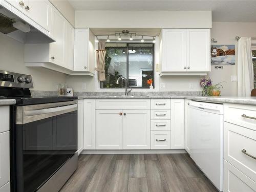 4172 Briardale Rd, Courtenay, BC - Indoor Photo Showing Kitchen