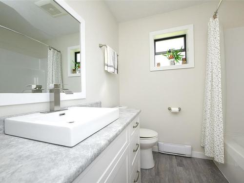 4172 Briardale Rd, Courtenay, BC - Indoor Photo Showing Bathroom