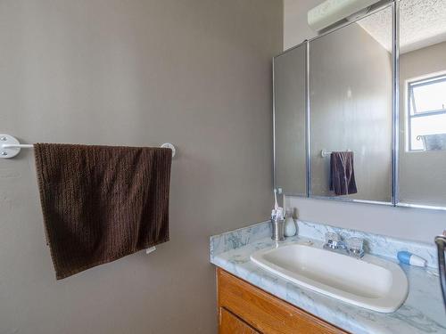 2869 Brandon Ave, Port Alberni, BC - Indoor Photo Showing Bathroom