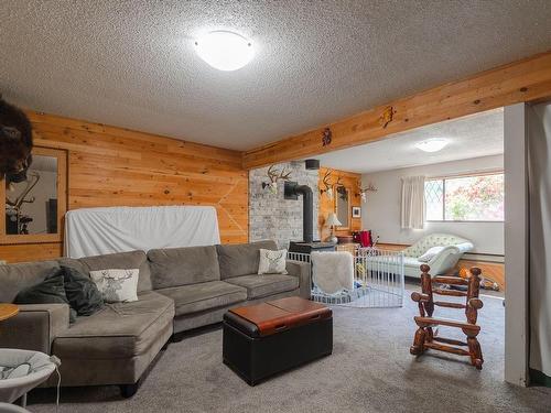 2869 Brandon Ave, Port Alberni, BC - Indoor Photo Showing Living Room