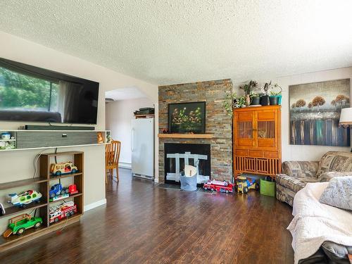 2869 Brandon Ave, Port Alberni, BC - Indoor Photo Showing Living Room With Fireplace