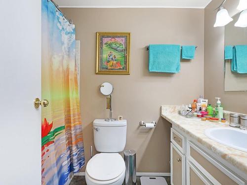 302-1015 Cumberland Rd, Courtenay, BC - Indoor Photo Showing Bathroom