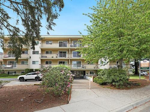 302-1015 Cumberland Rd, Courtenay, BC - Outdoor With Facade
