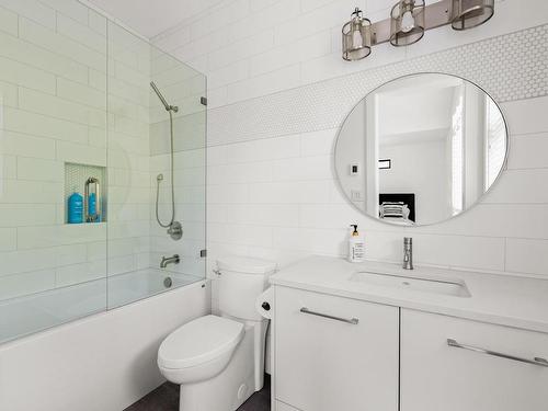 2220 Riviera Pl, Langford, BC - Indoor Photo Showing Bathroom