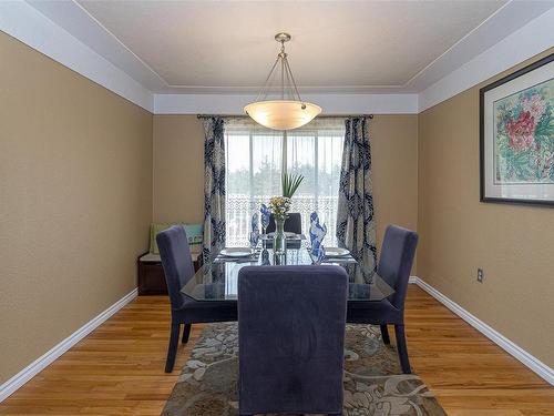 104 Burnett Rd, View Royal, BC - Indoor Photo Showing Dining Room