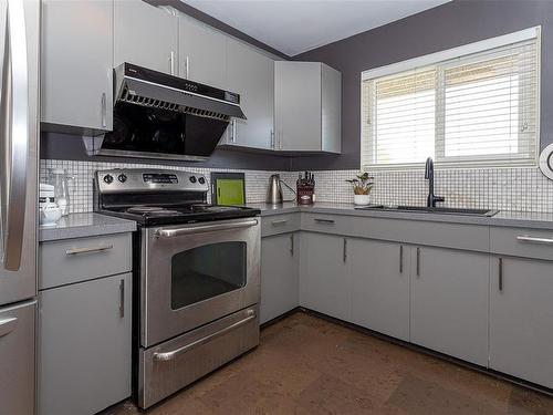 104 Burnett Rd, View Royal, BC - Indoor Photo Showing Kitchen